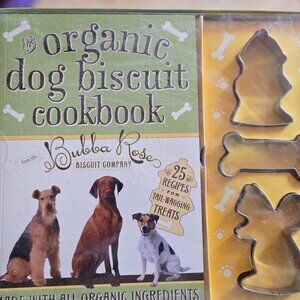 ORGANIC DOG BISQUIT COOKBOOK WITH CUT OUT SET